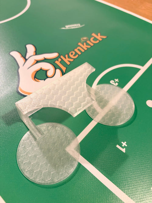Transparentes Korkenkick-Tor mit Wabenstruktur auf der Matte